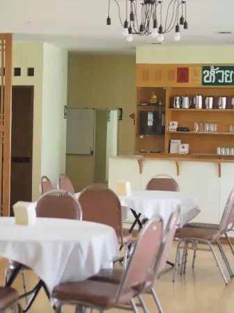 Phuphanplace Hotel Отели рядом с достопримечательностью «Wat Phra That Choeng Chum Worawihan»