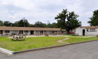 Andrews Motor Inn