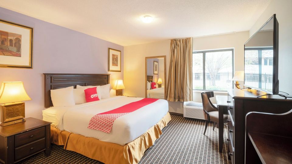 OYO Townhouse Houston Airport North