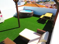The 17 Party Hostel