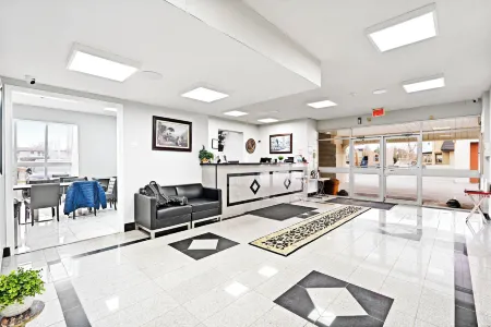 Niagara Lodge & Suites