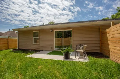 Downtown Townhome Hotels near Springfield-Branson National Airport