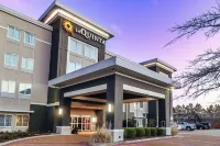 La Quinta Inn & Suites by Wyndham Starkville at MSU Hotels in Oktibbeha County
