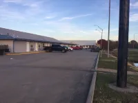 Americas Best Inn - parking