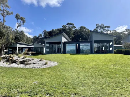 Waterfront Apartments Отели рядом с достопримечательностью «Devonport Regional Gallery»