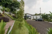 RedDoorz Plus near Exit Toll Puncak 2 Hotel di Pandansari