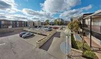 The Falls Hotel & Inn - parking