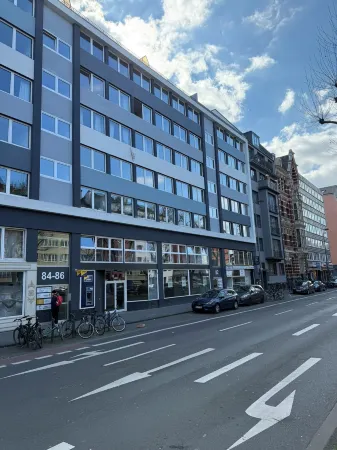 Hotel Garni Emir Отели рядом с достопримечательностью «Кёльнская бизнес-школа»