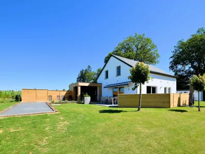 Beautiful, Luxury Home with Sauna, Hot Tub, Private Bathrooms Hotels near War Monument (M4 Sherman Tank)
