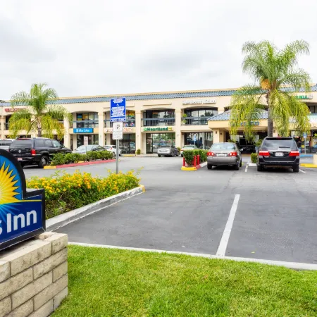 Days Inn & Suites by Wyndham Artesia