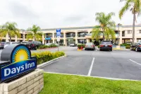 Days Inn & Suites by Wyndham Artesia - parking
