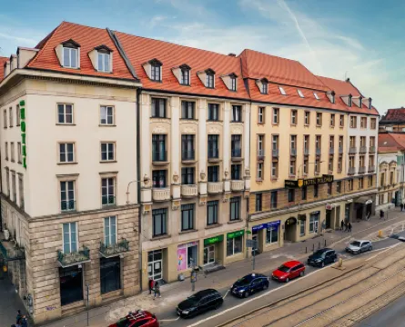 Hotel Polonia Centrum Hotels near Anonymous Pedestrians