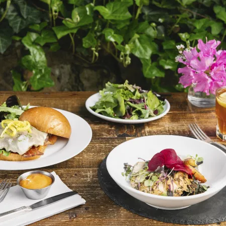 Oakhurst Inn at the University