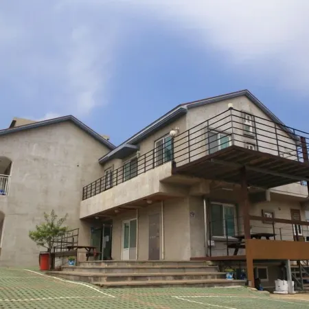 Sanbangsan Hot Spring Pension Отели рядом с достопримечательностью «Парк Норимэ»