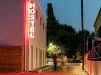 Local Hostel & Suites Hotels near Public Library