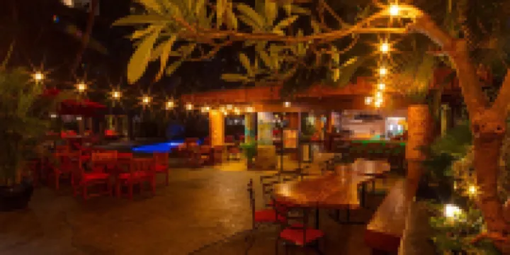 แคสเซิล แบมบู ไวกิกิ โฮเทล