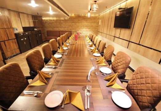 1. 호텔 하모니 인..