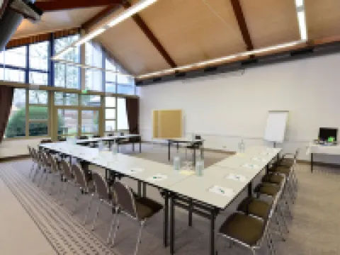 ลันด์โฮเทล ชนุค โรงแรมในSchneverdingen