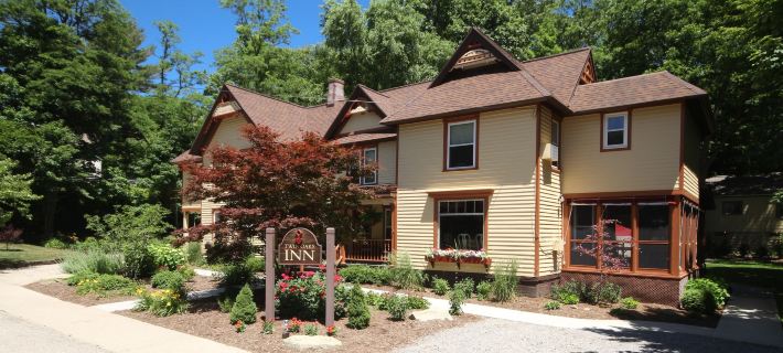 Twin Oaks Inn Hotels in Saugatuck