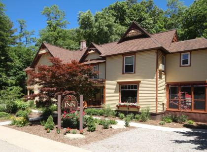 Twin Oaks Inn