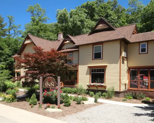 Twin Oaks Inn Hotels in Saugatuck