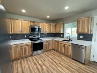 Charming 1-bedroom, new apartment above garage, in Kimberly Hotels near Hansen Bridge