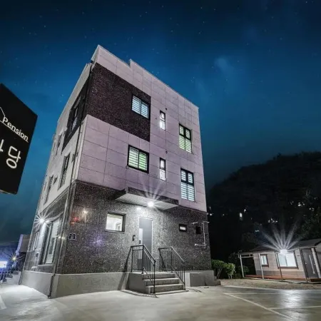 Samcheok Jangho Madang Minbak Pension
