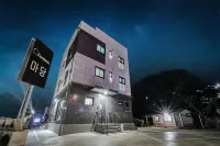 Samcheok Jangho Madang Minbak Pension - Boutique