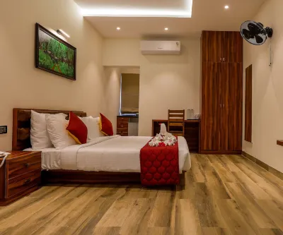 Natures Vibe Beach Resort Hotels near Alamparai Fort