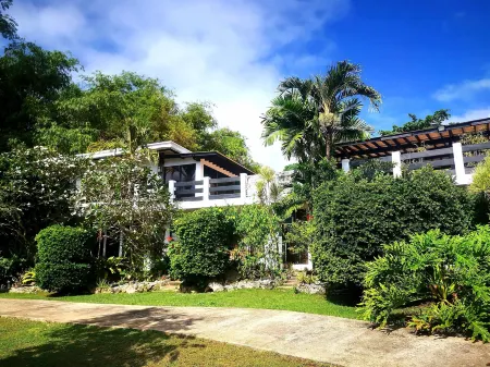 La Pernela Beachfront Resort