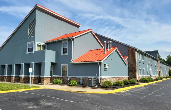 卡羅爾頓 - 史密斯菲爾德石木酒店與套房