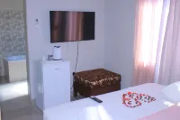 Serene Cottage - parkir