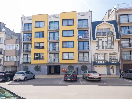 Spacious Apartment with 3 Bedrooms and Garage Отели рядом с достопримечательностью «Zeester»