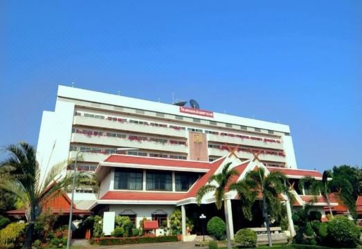 2. 매욤 팰리스 호..