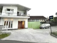 Urbanview Wisma Nirwana Tretes Near Cimory Prigen Hotels in Prigen