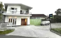 Urbanview Wisma Nirwana Tretes near Cimory Prigen