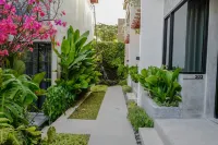 Leafy Lofts Canggu Hotels in 
