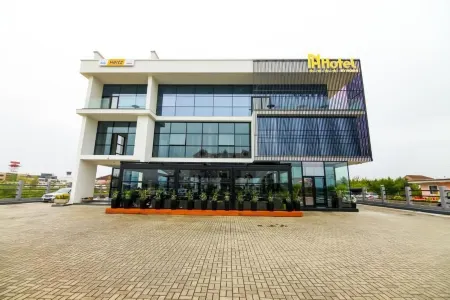 N Hotel by Noshi Отели рядом с достопримечательностью «Castle of Kruja»