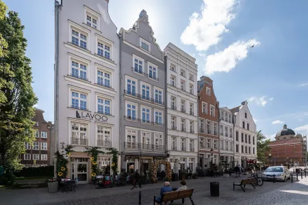 Lavoo Boutique Apartments Отели рядом с достопримечательностью «Ректорская церковь отцов кармелитов Святой Екатерины»