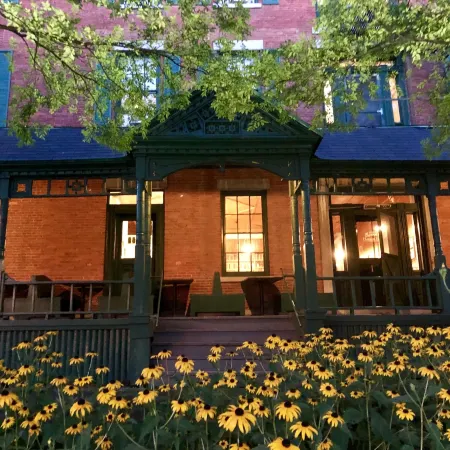 Rogues' Harbor Inn