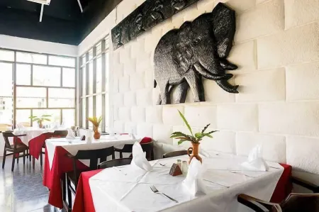 Bungalow Beach Hotel