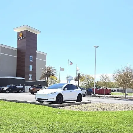 La Quinta Inn & Suites by Wyndham Gonzales La