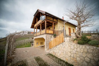 Country House Mirt