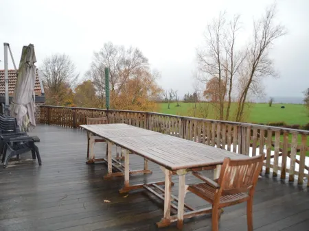 Verviers Villa with Sauna Отели в г. Вервье