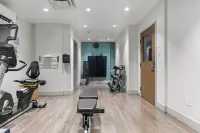 Holiday Inn Express & Suites SURREY by IHG - Gym