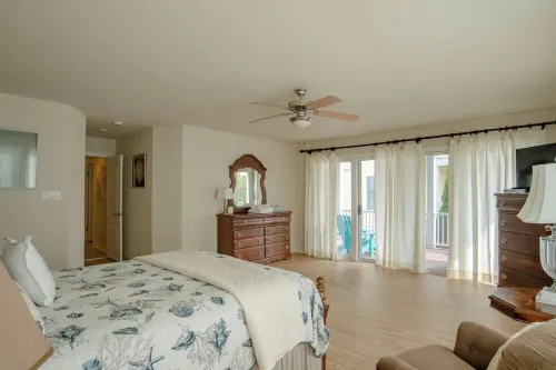 Five Minute Walk to the Beach Sleeps 11