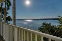 The Bayview a Quaint 1 1 Balcony on the bay Hotels in Seminole