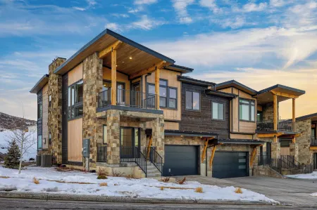 Ski La Vie by Avantstay Hot Tub + Game Room, Near the Ski Slopes