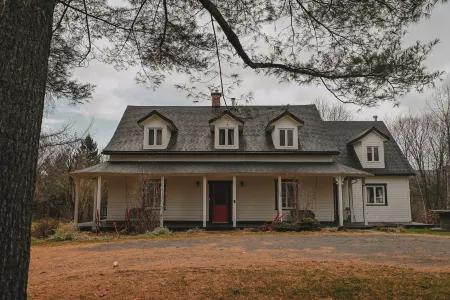 Auberge Augustin Отели рядом с достопримечательностью «Sommet Saint Sauveur»