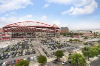 WHome Urban Retreat w/Parking, Elevator & AC by Benfica Stadium